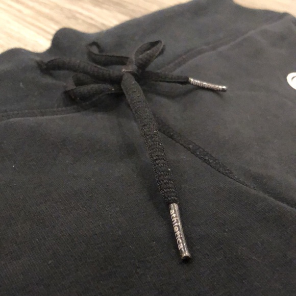 Lululemon retro logo black shorts - Picture 4 of 7